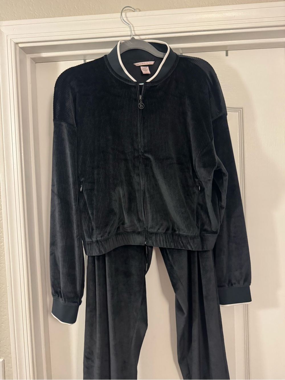 Victoria's Secret Black Ribbed Velour Loungewear Matching Set - Picture 2 of 16